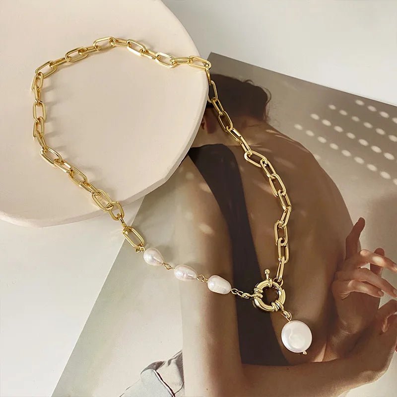 Collar Dorado con Perla - Belleza Unica