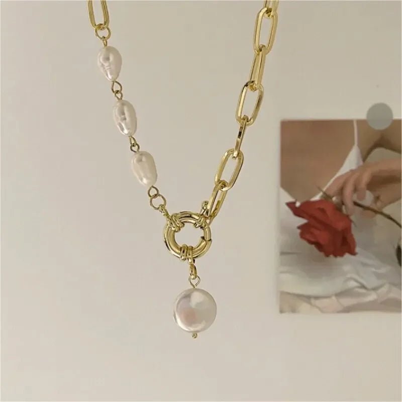 Collar Dorado con Perla - Belleza Unica
