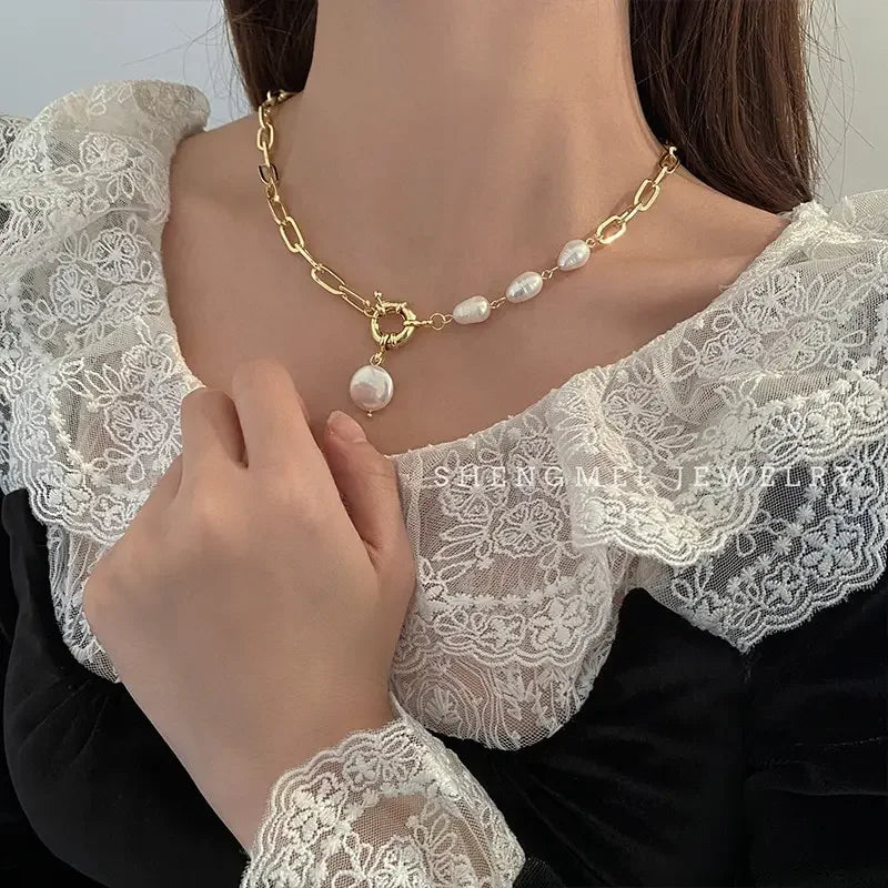 Collar Dorado con Perla - Belleza Unica