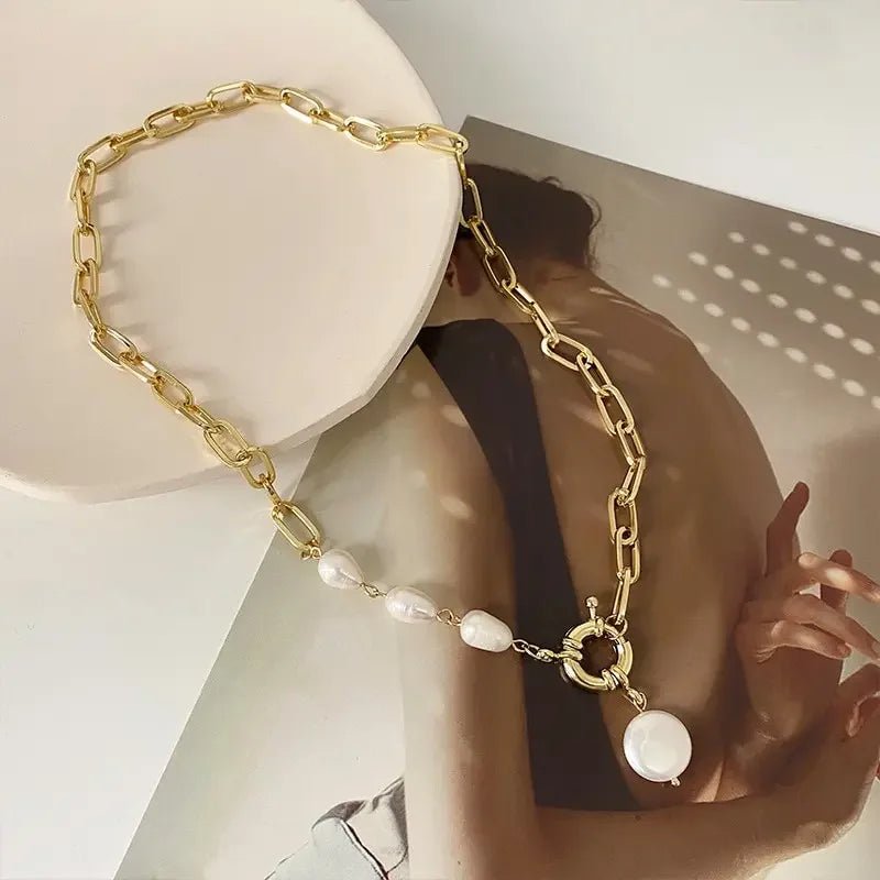 Collar Dorado con Perla - Belleza Unica