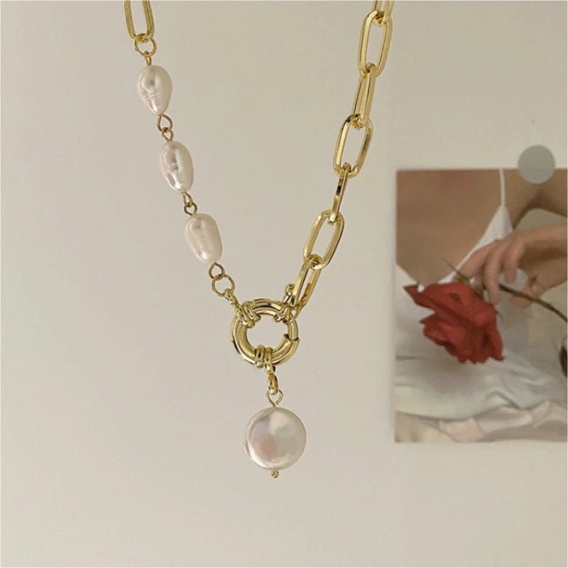 Collar Dorado con Perla - Belleza Unica