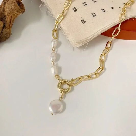 Collar Dorado con Perla - Belleza Unica